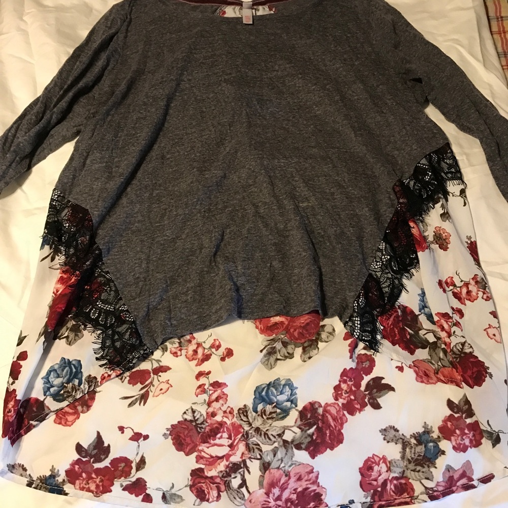 🌟Xhilation long sleeve high low top